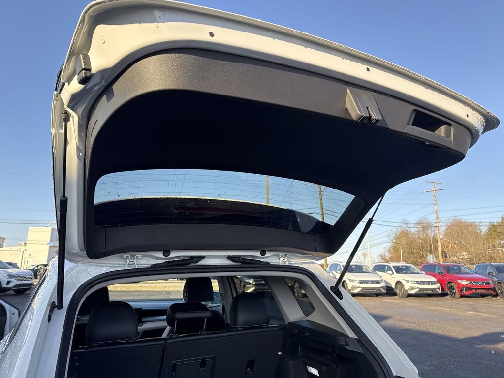 New 2025 Volkswagen Taos SE AWD/4WD image 44