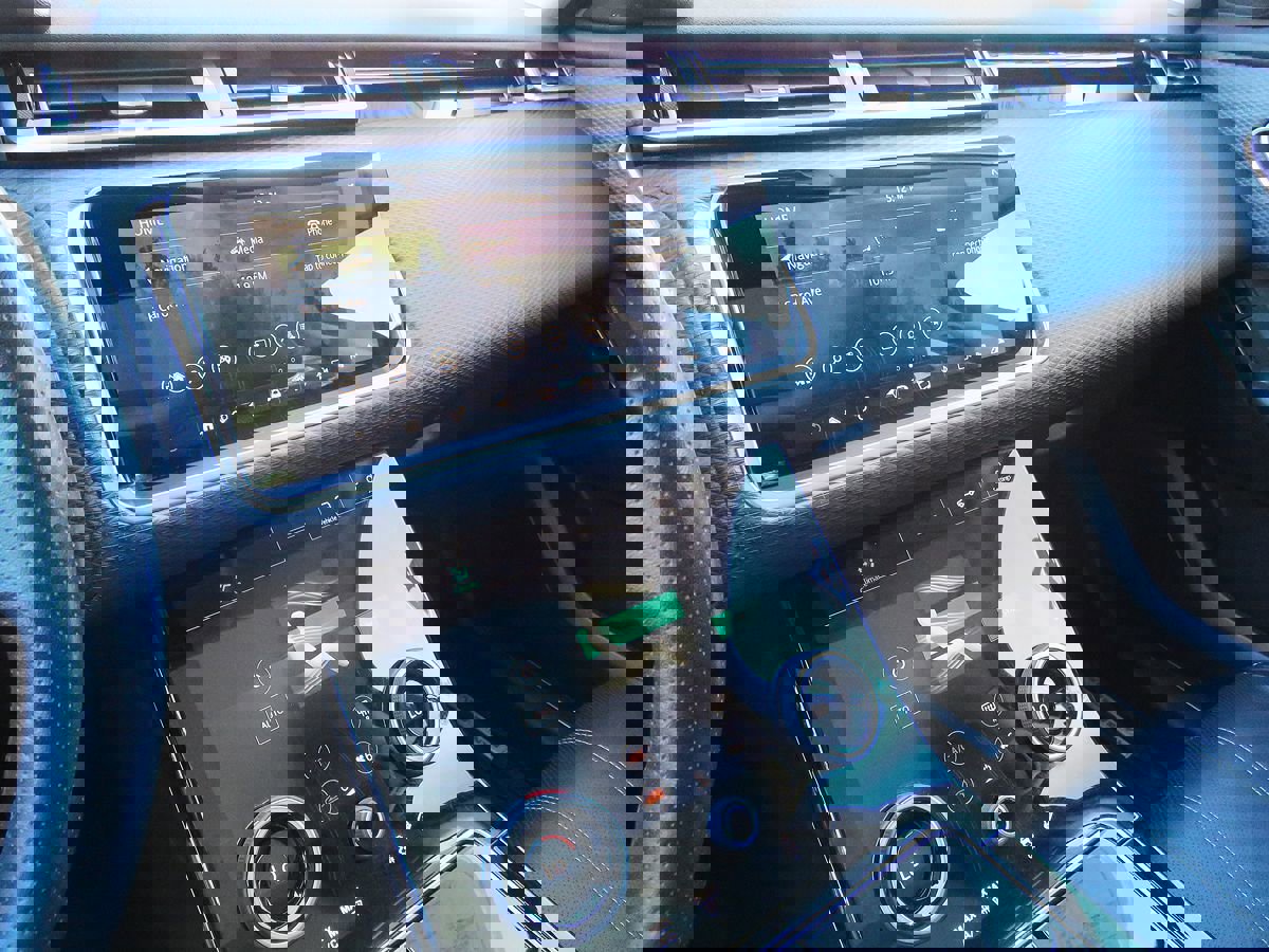 Used 2019 Land Rover Range Rover Velar S image 25