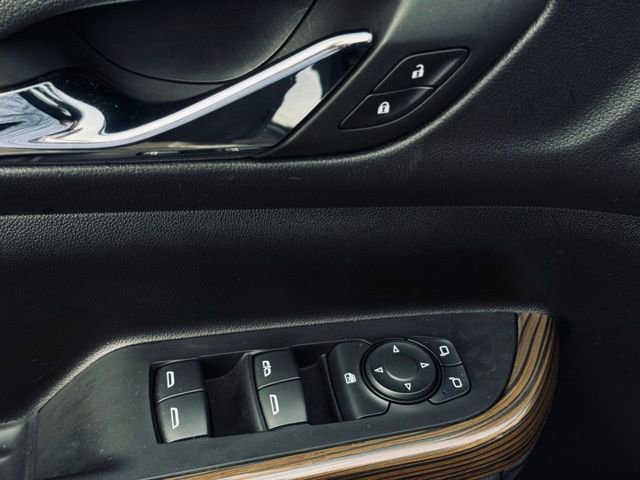 Used 2023 GMC Acadia SLE w/ Driver Convenience Package image 14