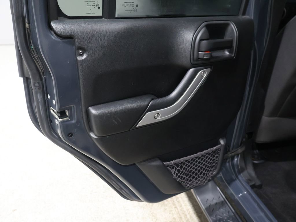 Used 2016 Jeep Wrangler Unlimited Sahara image 16