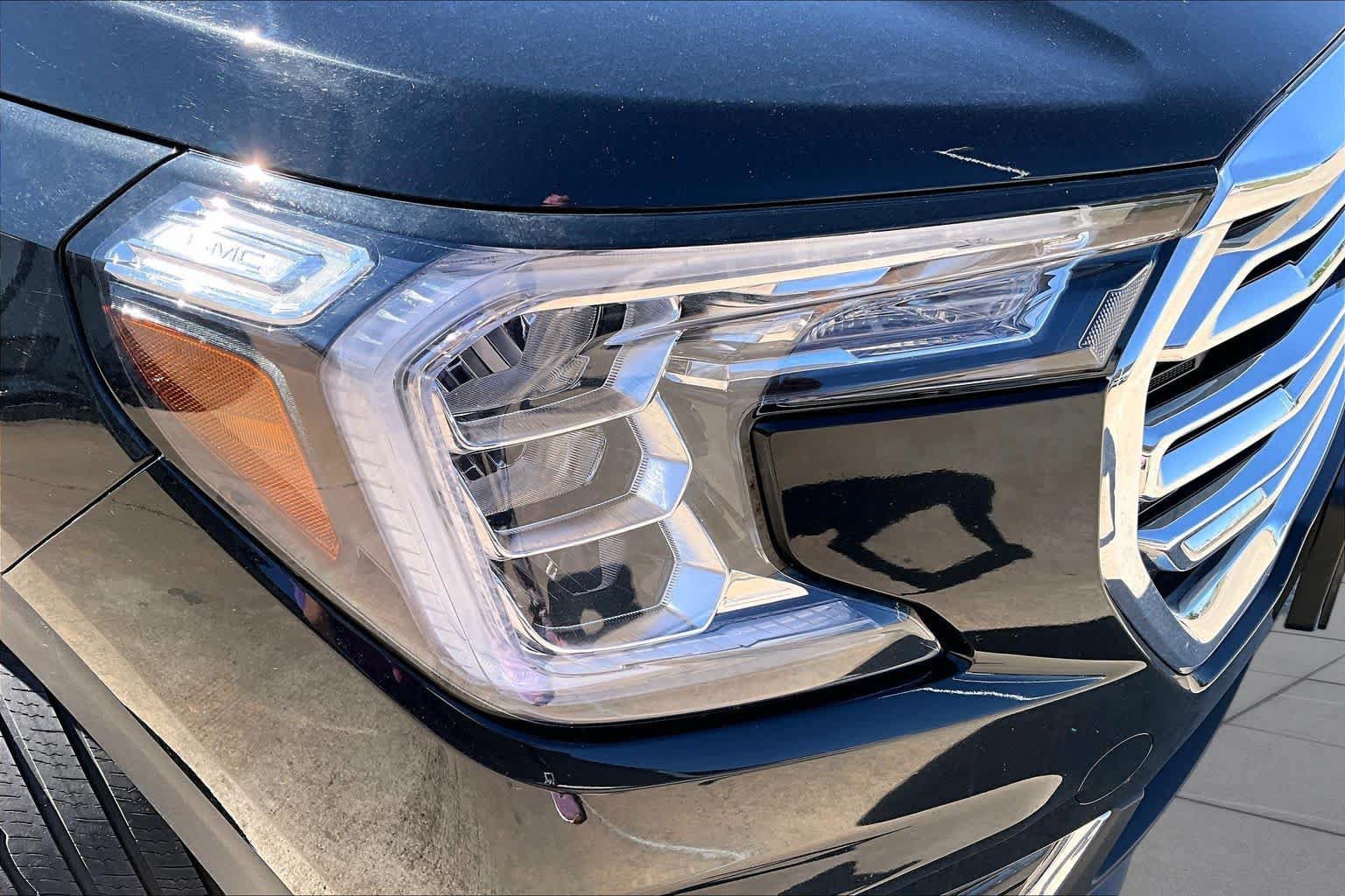 Used 2024 GMC Terrain SLT AWD/4WD image 33