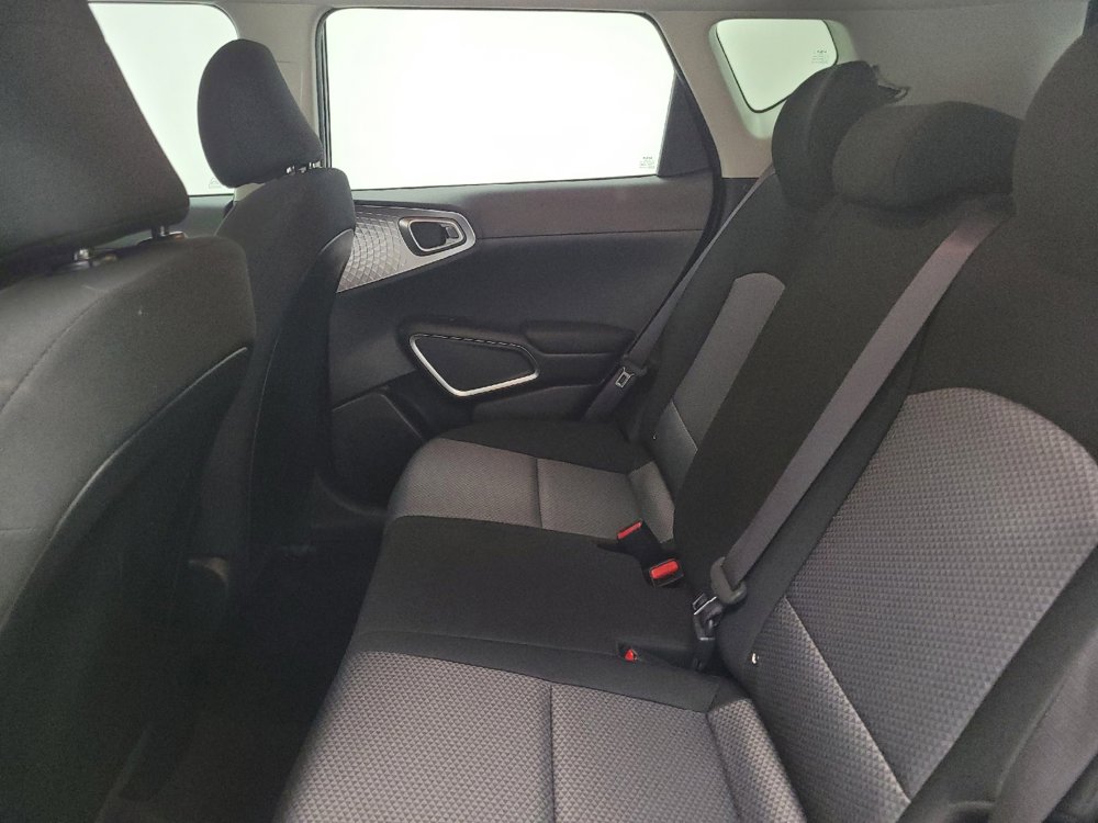 Used 2025 Kia Soul LX FWD image 18