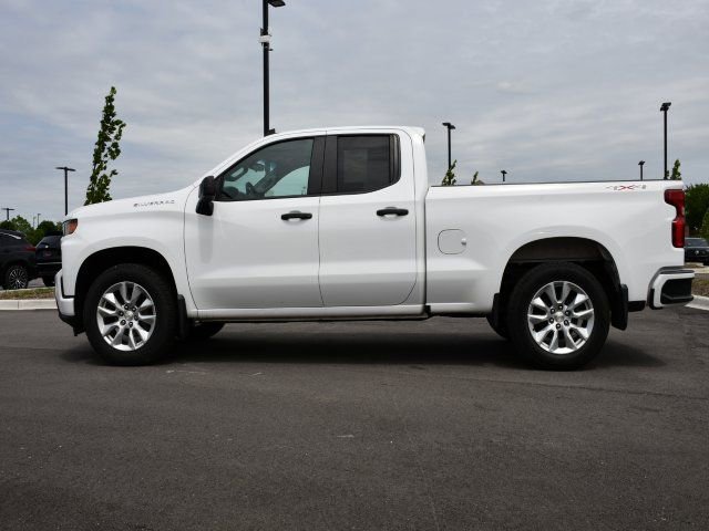 Used 2020 Chevrolet Silverado 1500 Custom w/ Custom Value Package AWD/4WD image 7