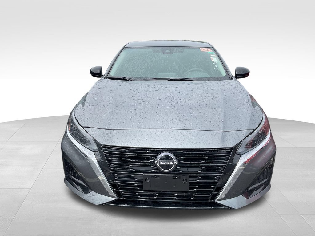 Used 2024 Nissan Altima 2.5 SV AWD/4WD image 3