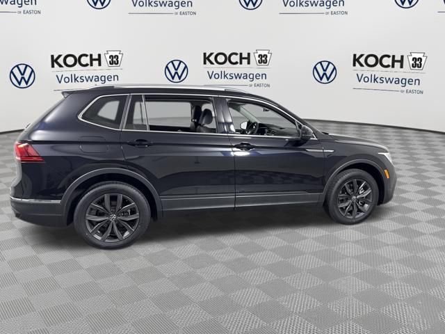 Used 2023 Volkswagen Tiguan SE w/ Panoramic Sunroof Package AWD/4WD image 9
