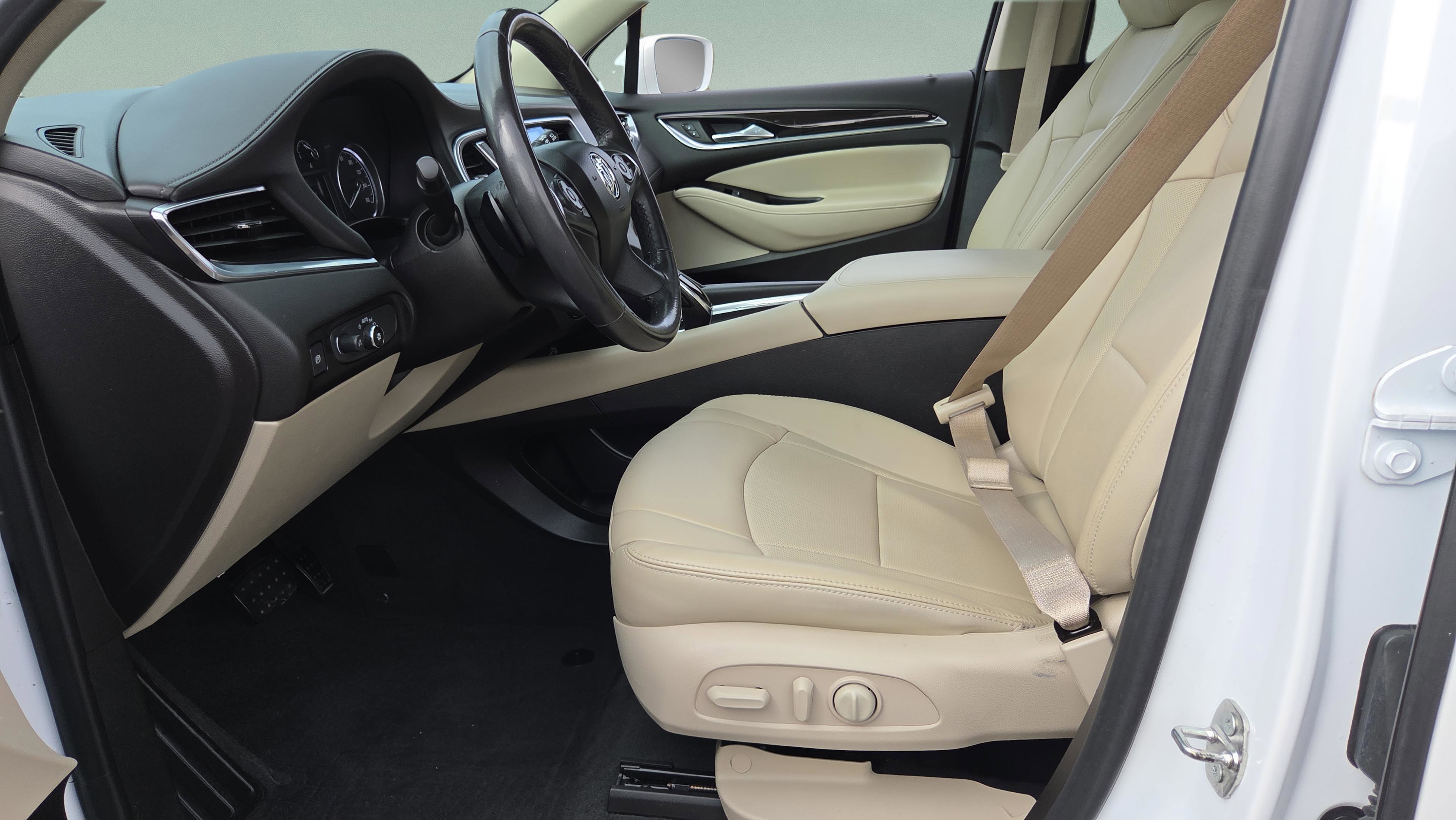 Used 2019 Buick Enclave Essence image 12