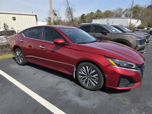 Certified 2024 Nissan Altima 2.5 SV w/ SV Premium Package image 3