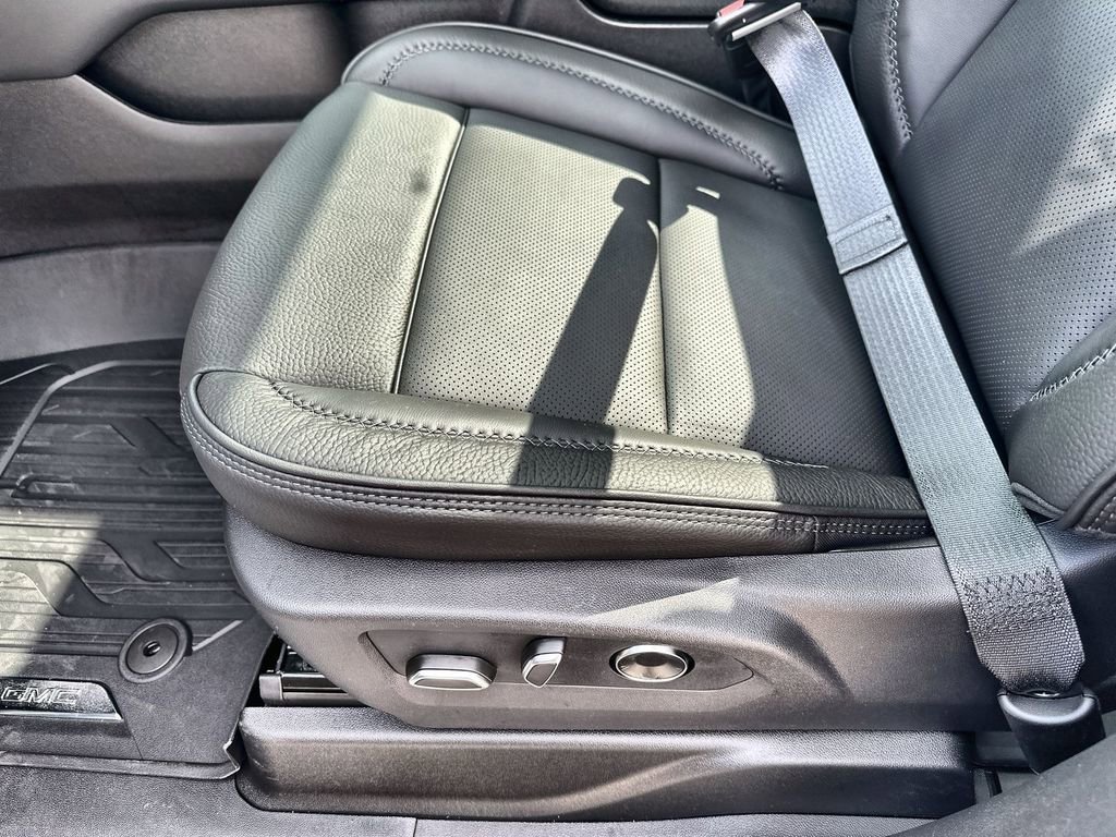 New 2026 GMC Yukon XL Denali w/ Denali Reserve Package image 25