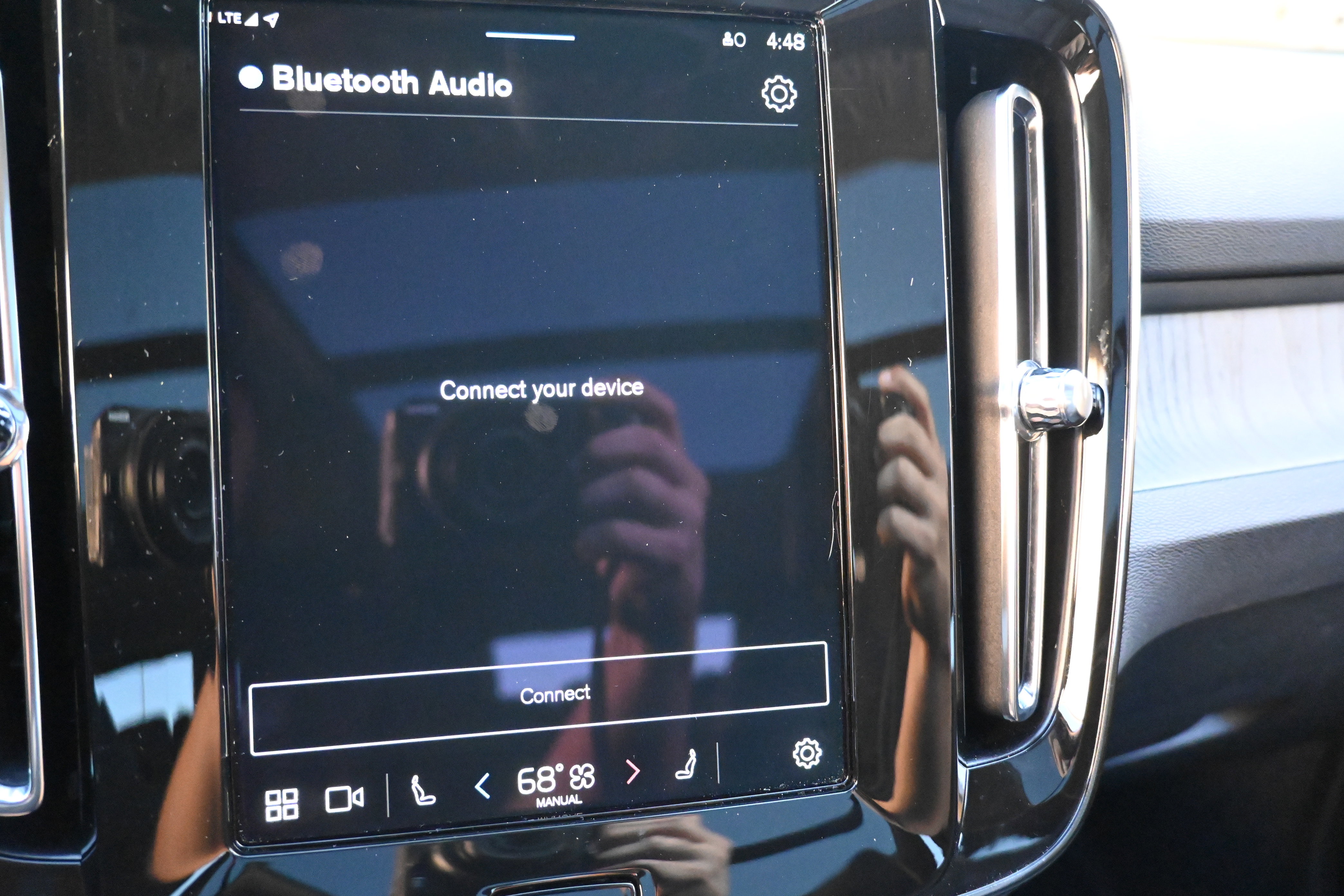 Used 2025 Volvo XC40 B5 Plus image 30