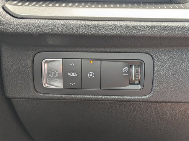 Used 2025 Chevrolet Traverse LT image 22