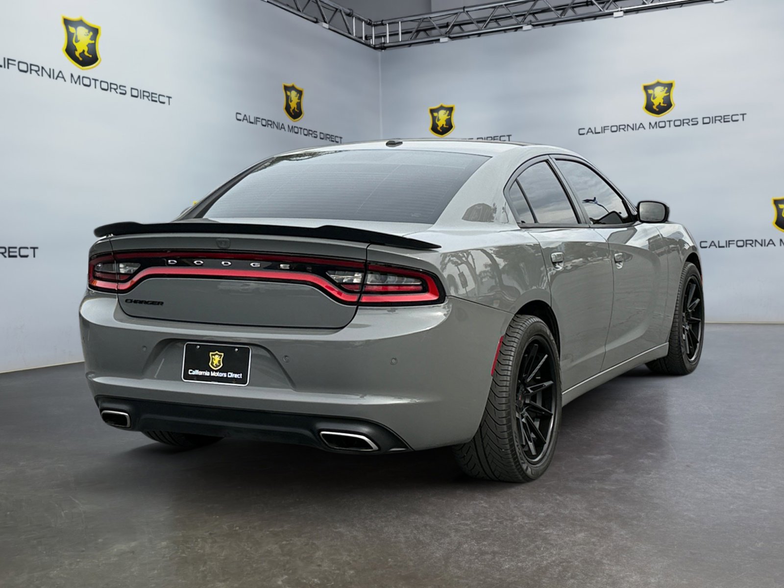 Used 2019 Dodge Charger SXT w/ Plus Group RWD image 5