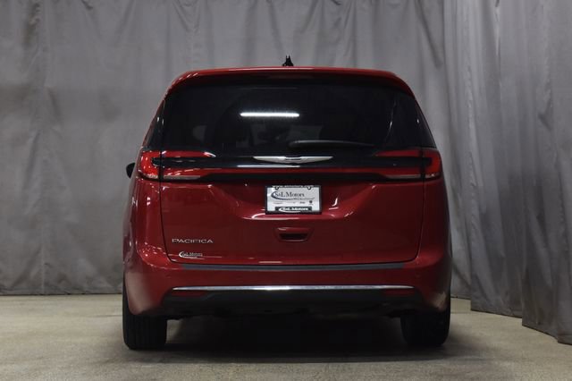 Certified 2024 Chrysler Pacifica Touring-L image 5