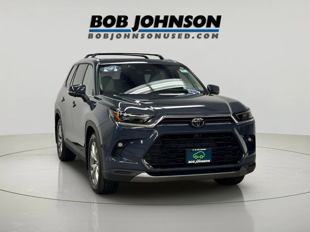 Used 2024 Toyota Grand Highlander XLE image 3
