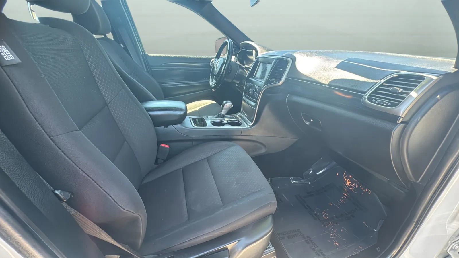 Used 2020 Jeep Grand Cherokee Laredo RWD image 26