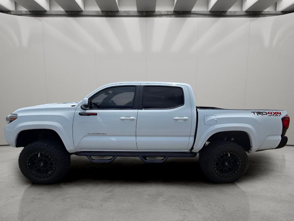 Used 2020 Toyota Tacoma TRD Sport w/ Technology Package AWD/4WD image 3