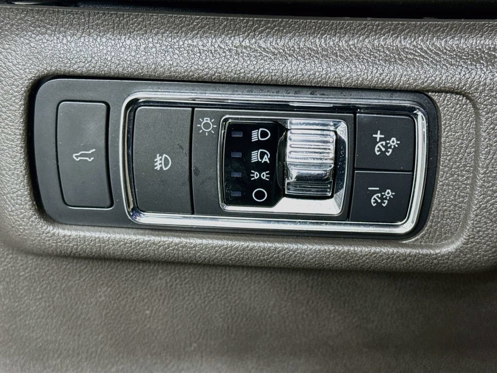 Used 2020 Lincoln Corsair Reserve w/ Equipment Group 201A FWD image 10