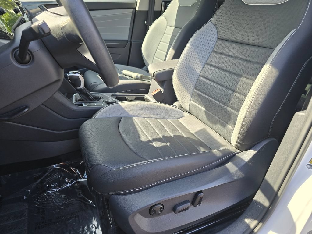 Certified 2024 Volkswagen Taos SEL AWD/4WD image 35