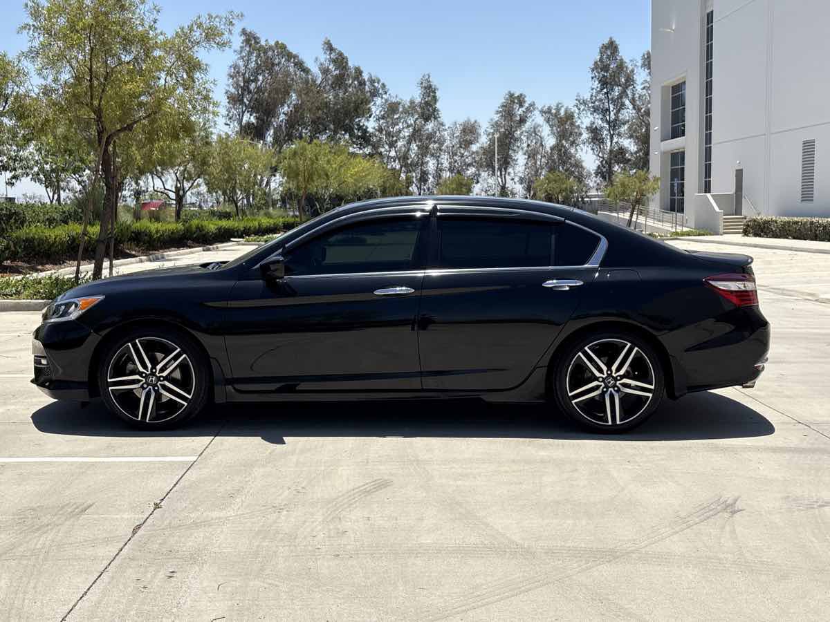 Used 2017 Honda Accord Sport image 6