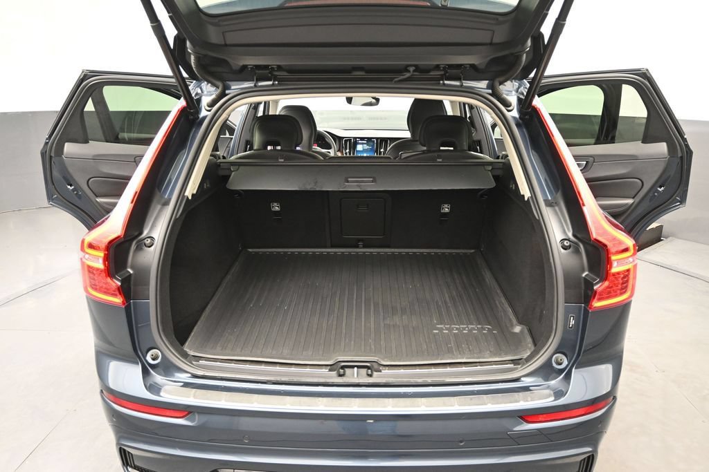 Used 2024 Volvo XC60 B5 Plus w/ Protection Package Premier AWD/4WD image 15