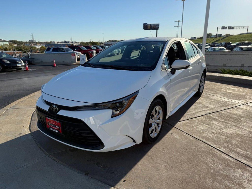 Certified 2025 Toyota Corolla LE image 9