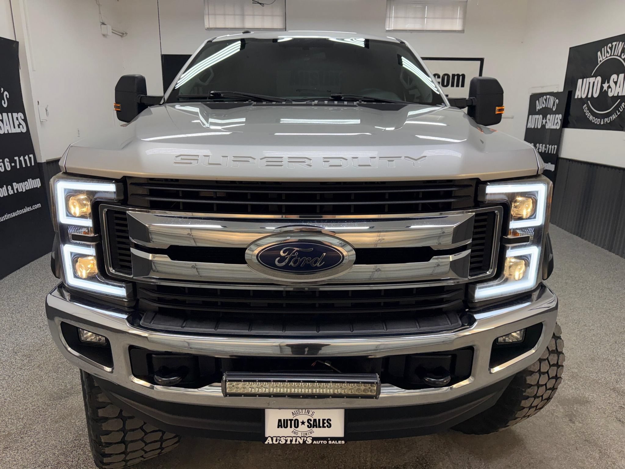 Used 2017 Ford F250 XLT w/ XLT Value Package AWD/4WD image 5