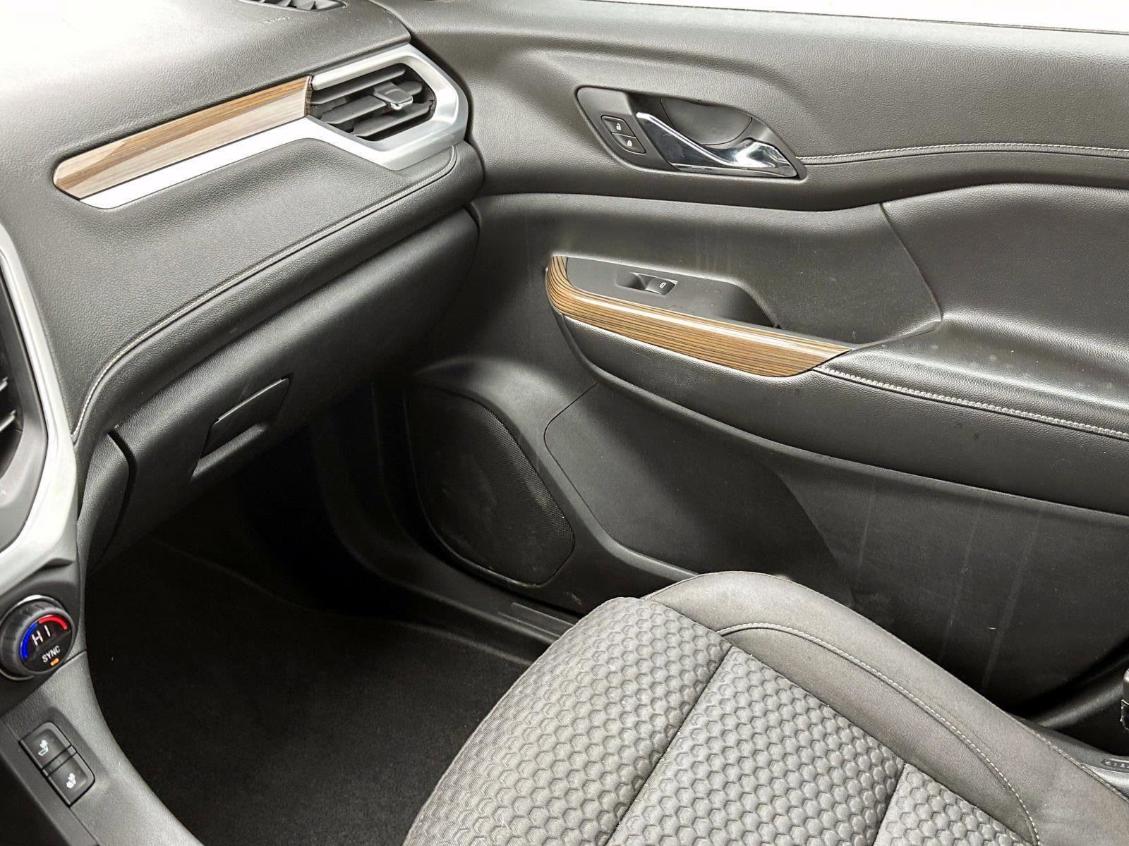 Used 2019 GMC Acadia SLE image 28