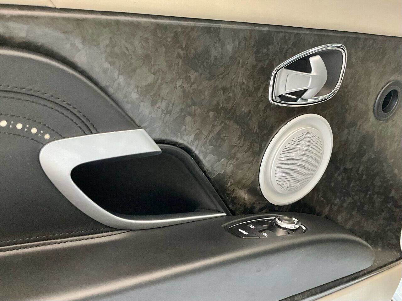 Used 2018 Aston Martin DB11 V12 image 20