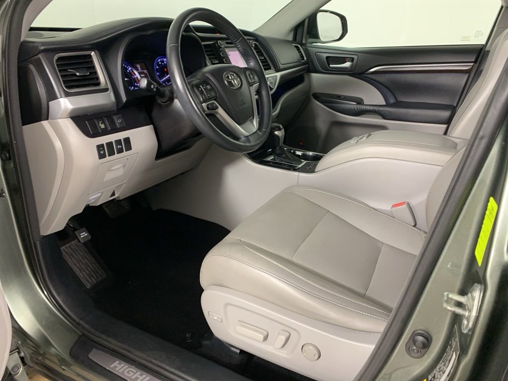 Used 2015 Toyota Highlander Limited image 35