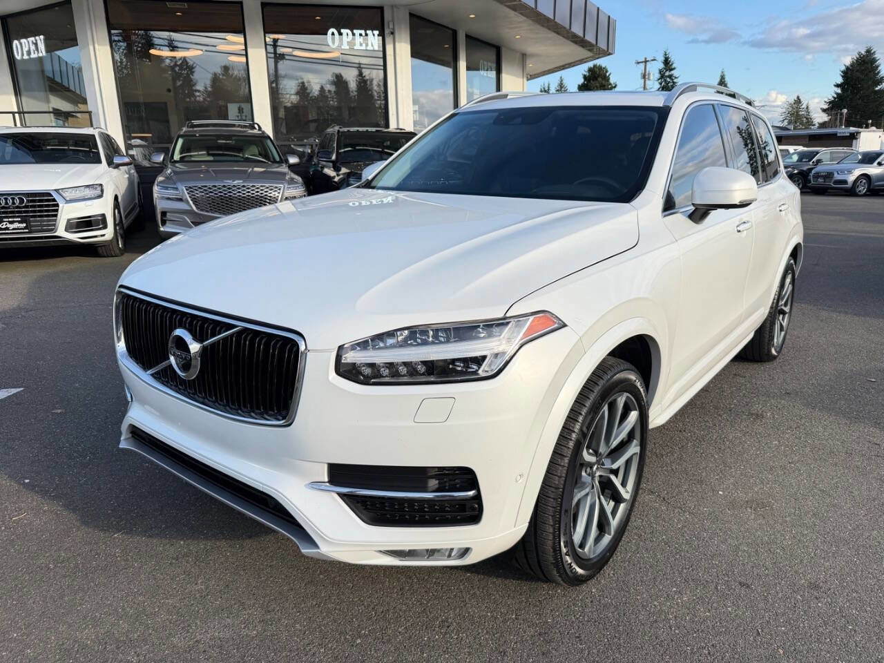 Used 2018 Volvo XC90 T6 Momentum w/ Convenience Package image 1