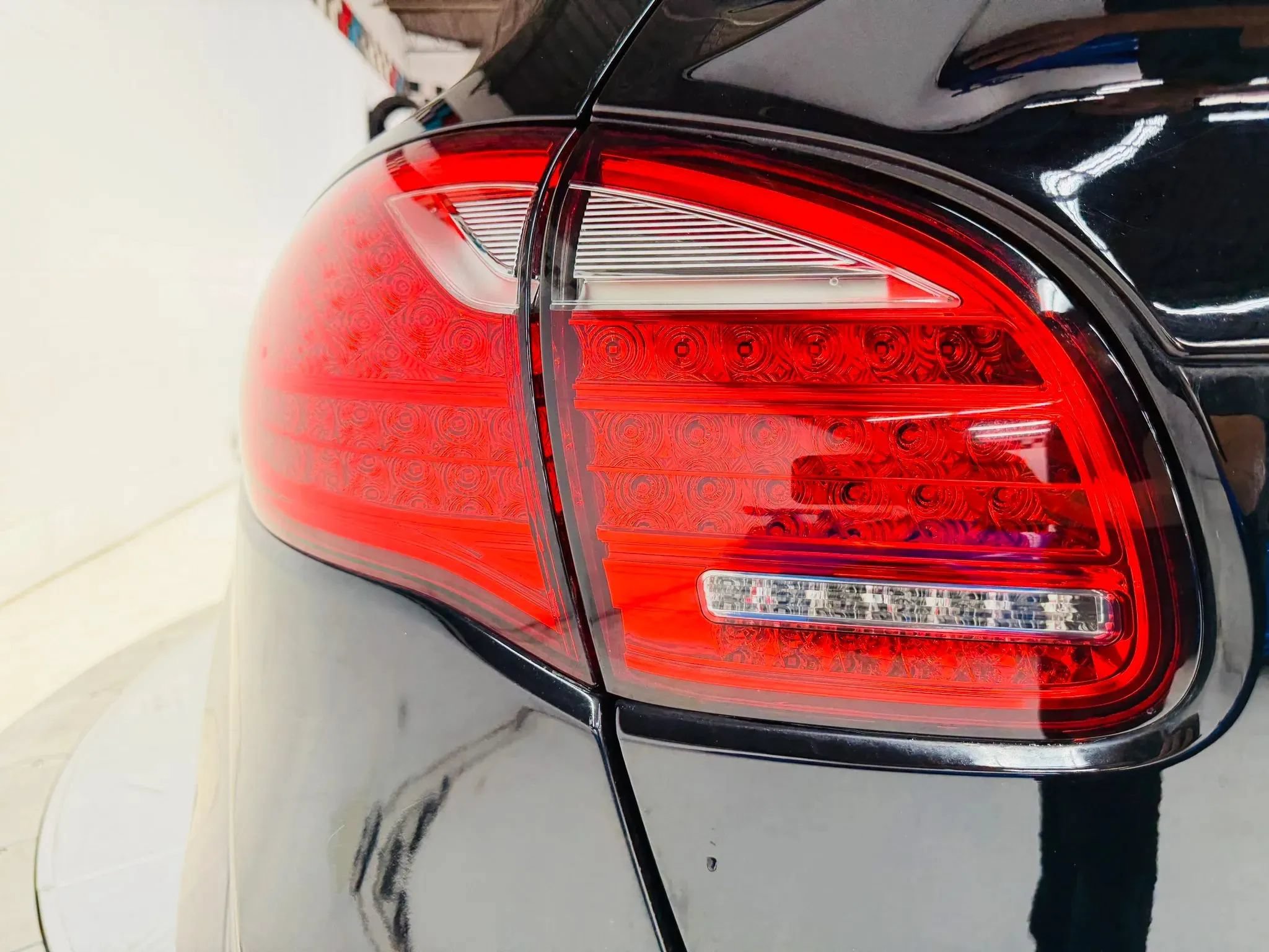 Used 2013 Porsche Cayenne S AWD/4WD image 18