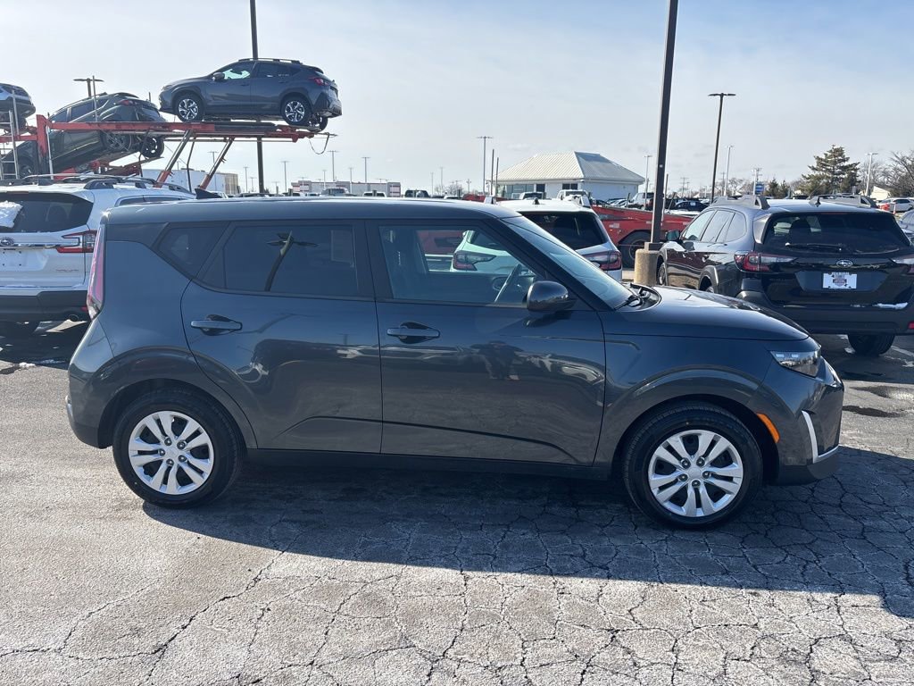 Used 2023 Kia Soul LX image 2