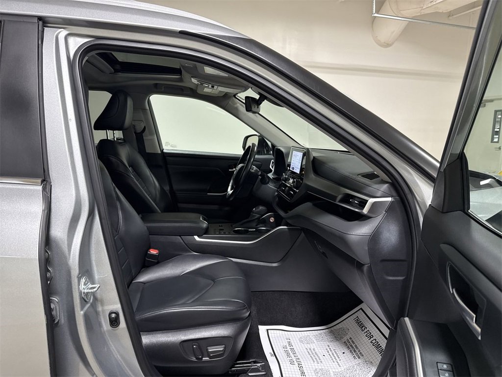 Used 2023 Toyota Highlander XLE image 22