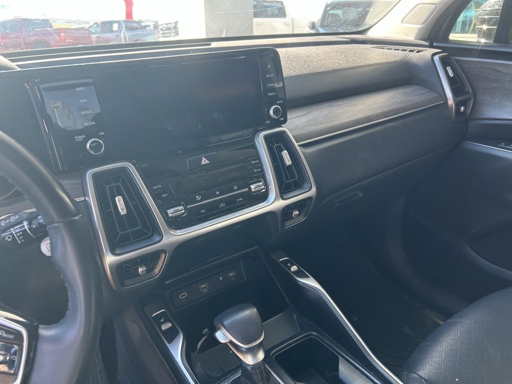 Used 2023 Kia Sorento EX w/ Panoramic Sunroof Package image 5