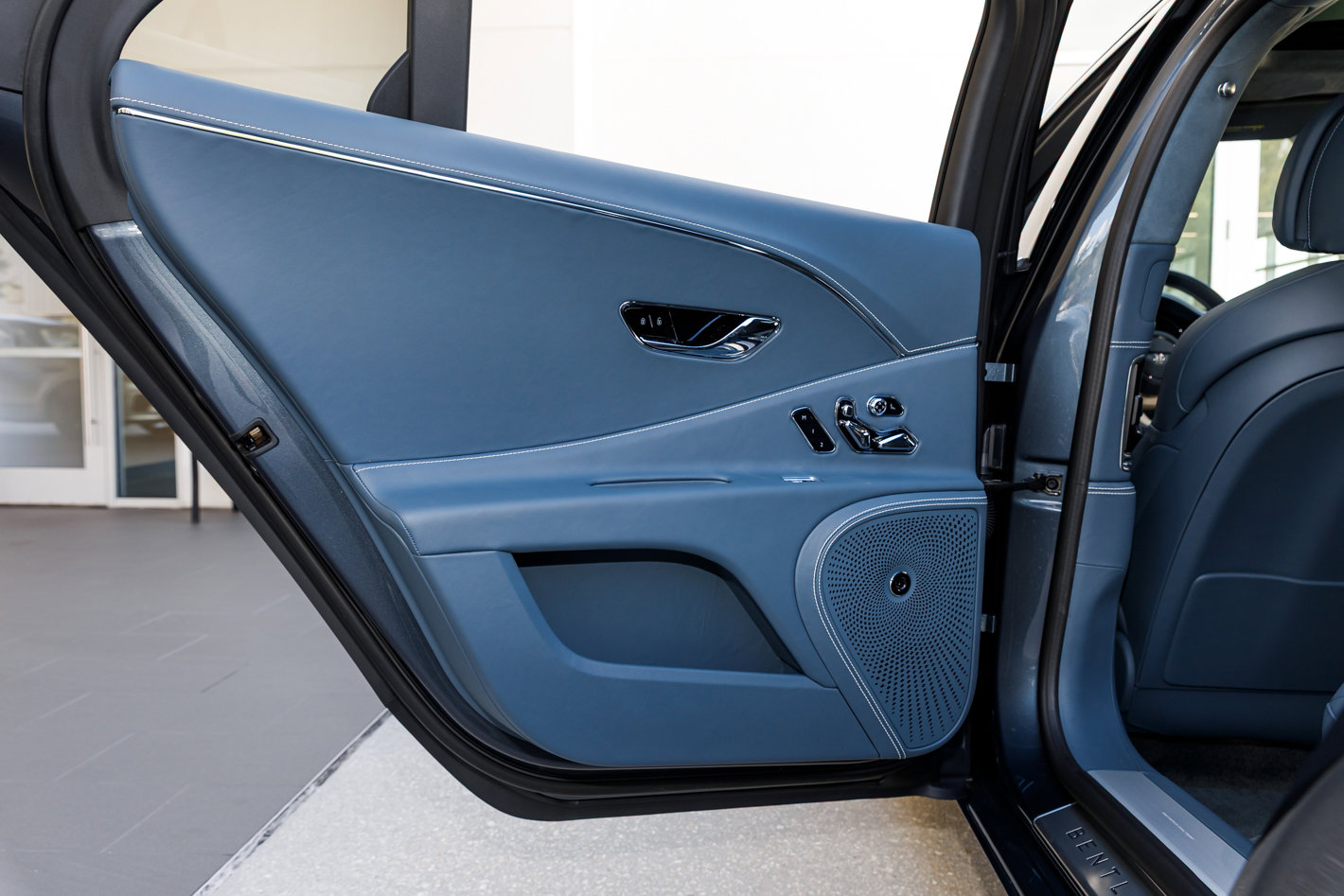 New 2026 Bentley Flying Spur Plug-In Hybrid image 24