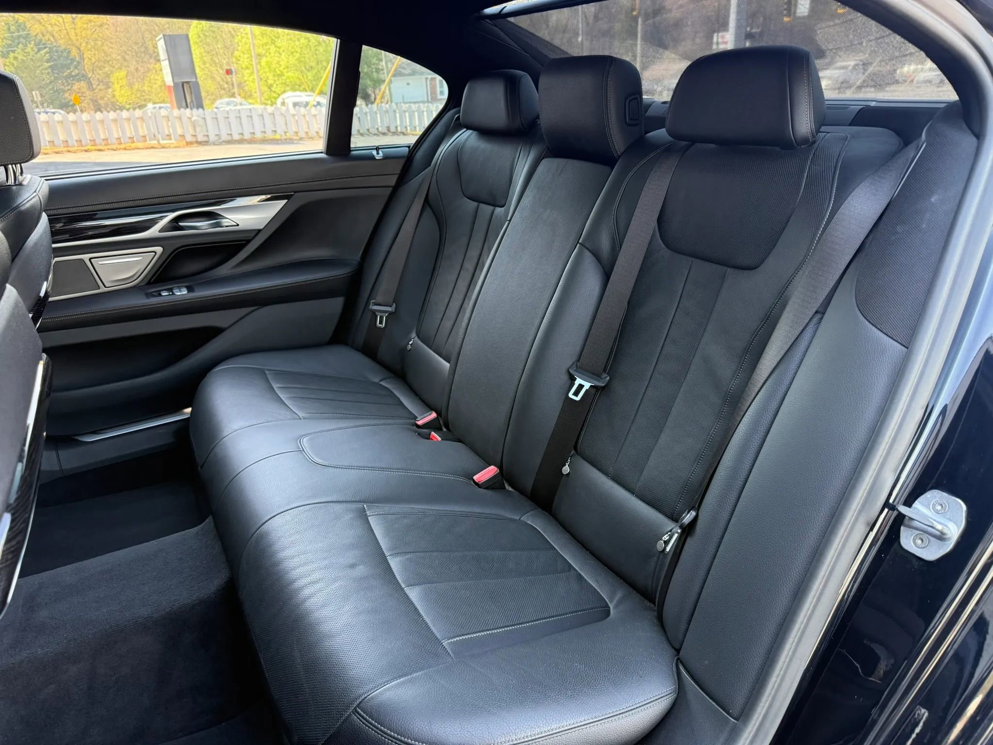 Used 2019 BMW 740i w/ Executive Package RWD image 31