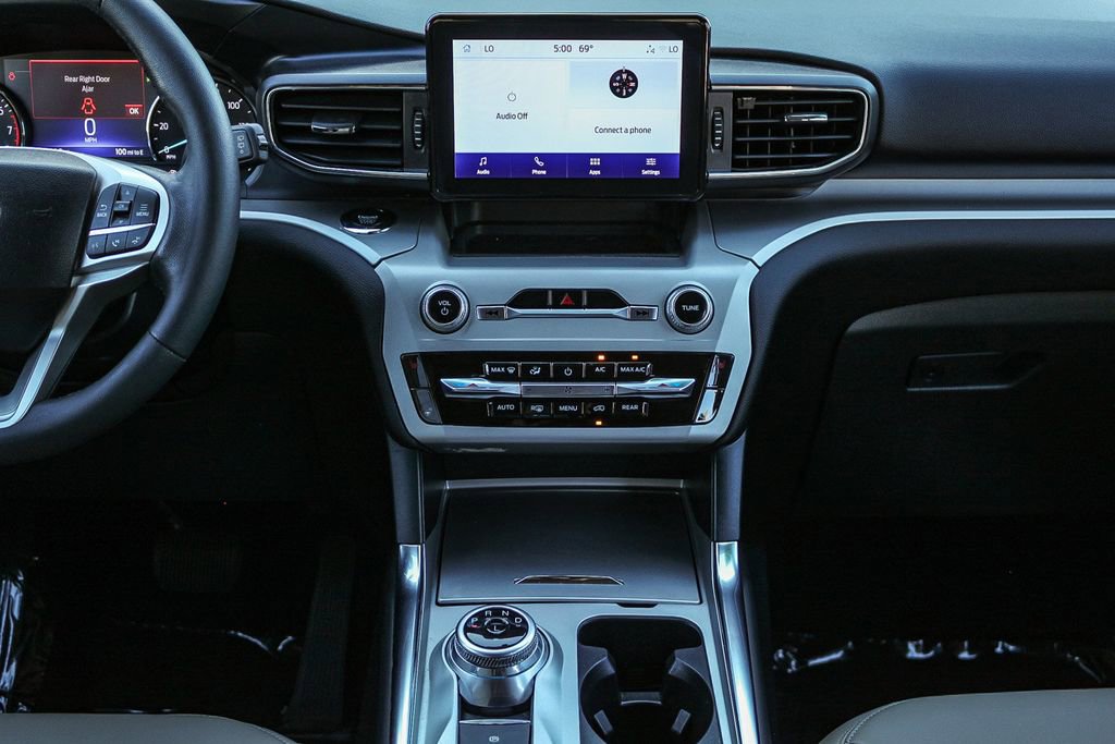 Used 2023 Ford Explorer XLT w/ Equipment Group 202A RWD image 17