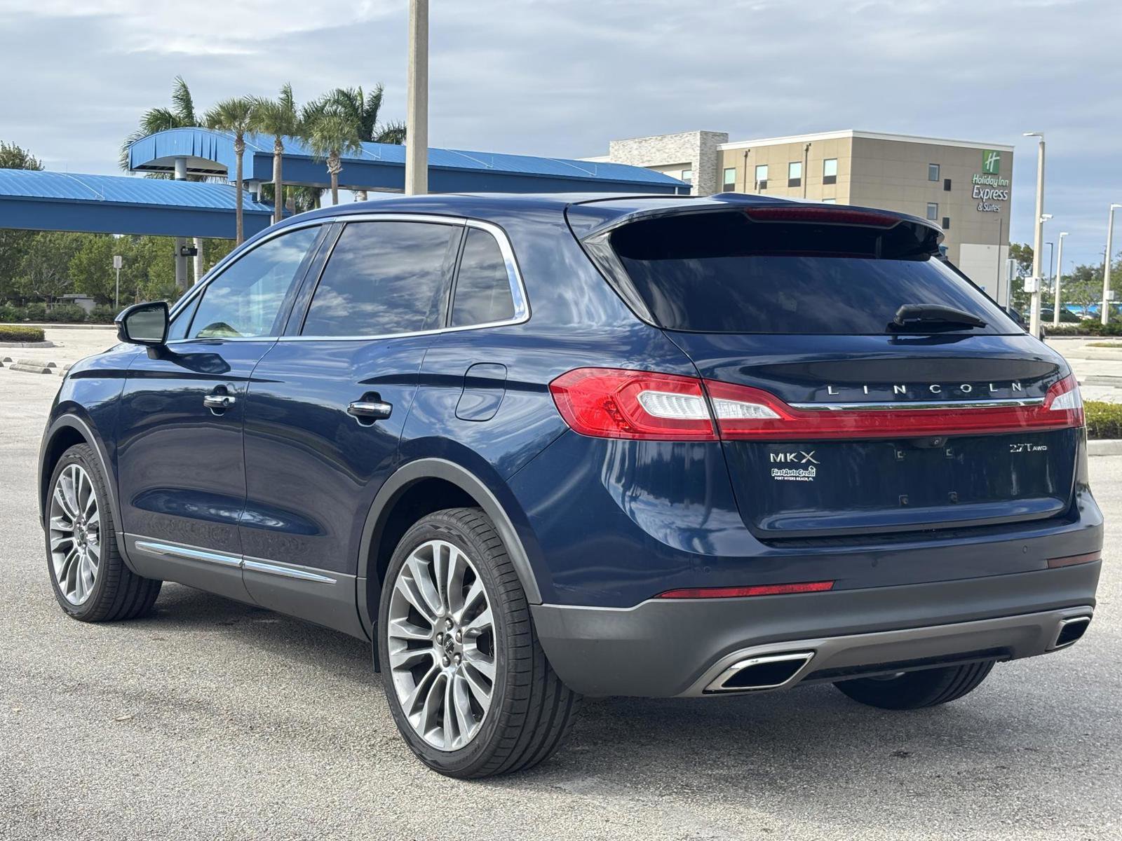 Used 2017 Lincoln MKX Reserve w/ Driver Assistance Package image 6