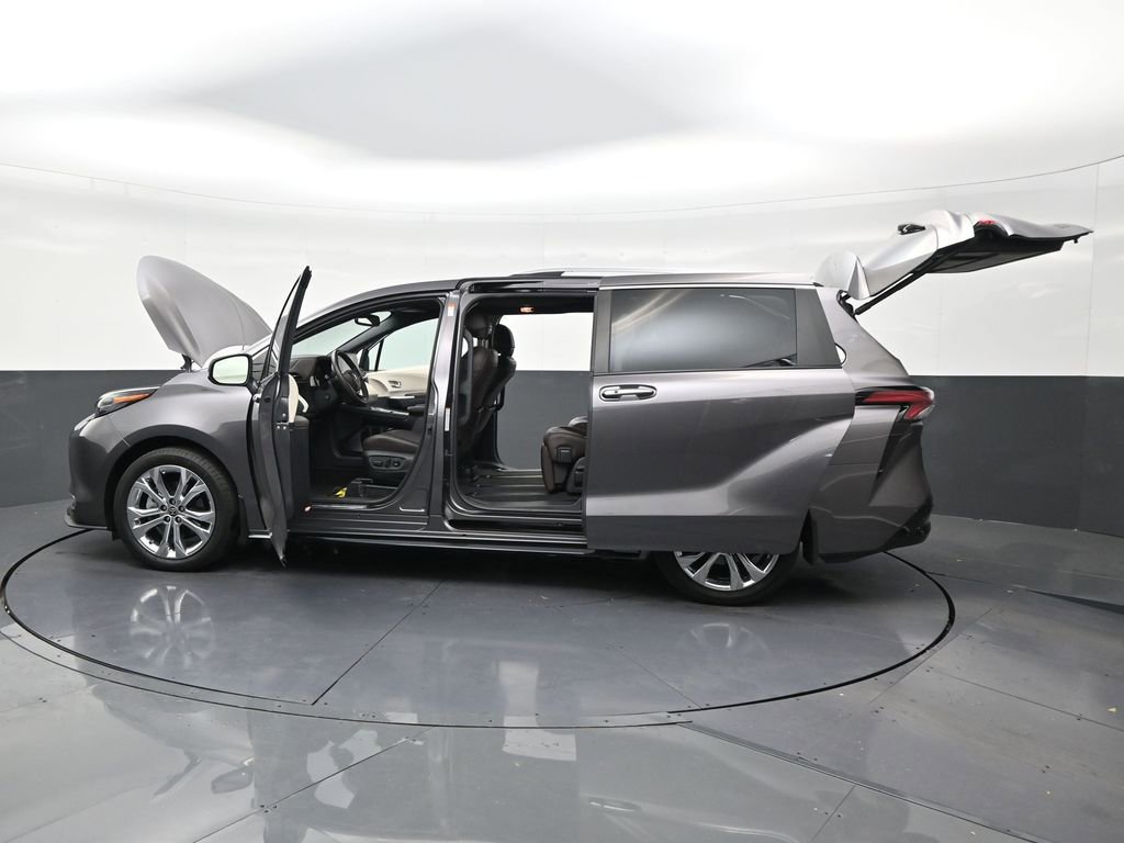 Used 2024 Toyota Sienna Platinum image 30