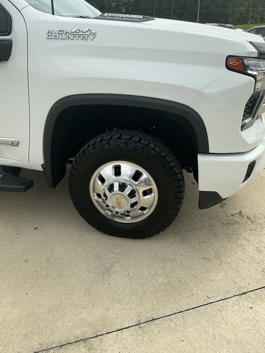 Used 2024 Chevrolet Silverado 3500 High Country w/ High Country Premium Package AWD/4WD image 4