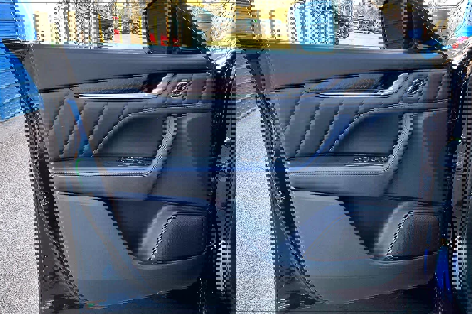 Used 2023 Maserati Levante GT image 21