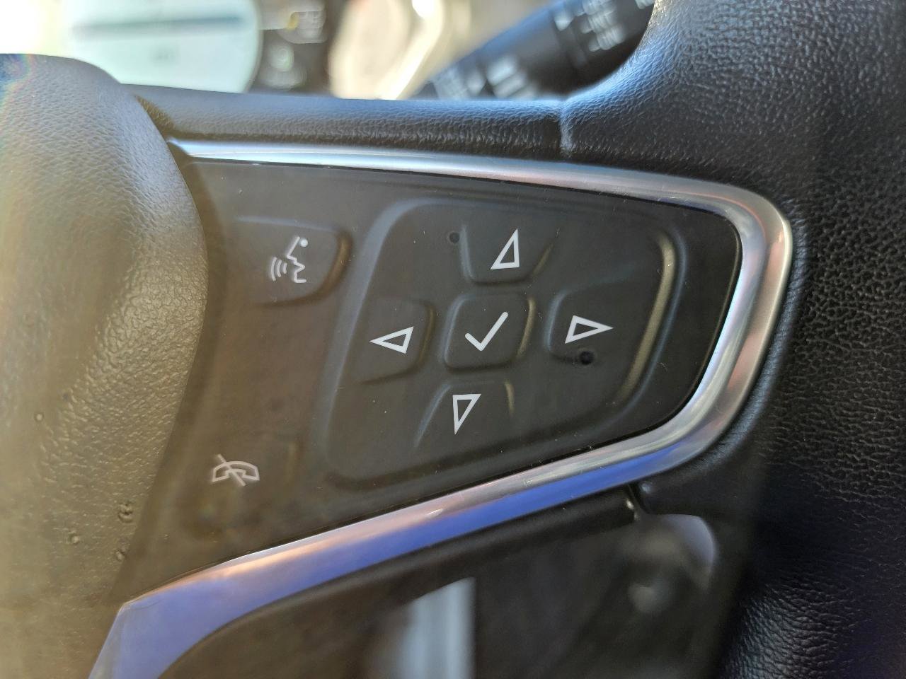 Used 2019 Chevrolet Bolt LT FWD image 35