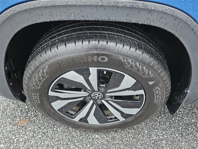 Certified 2025 Volkswagen Atlas Cross Sport SE image 18