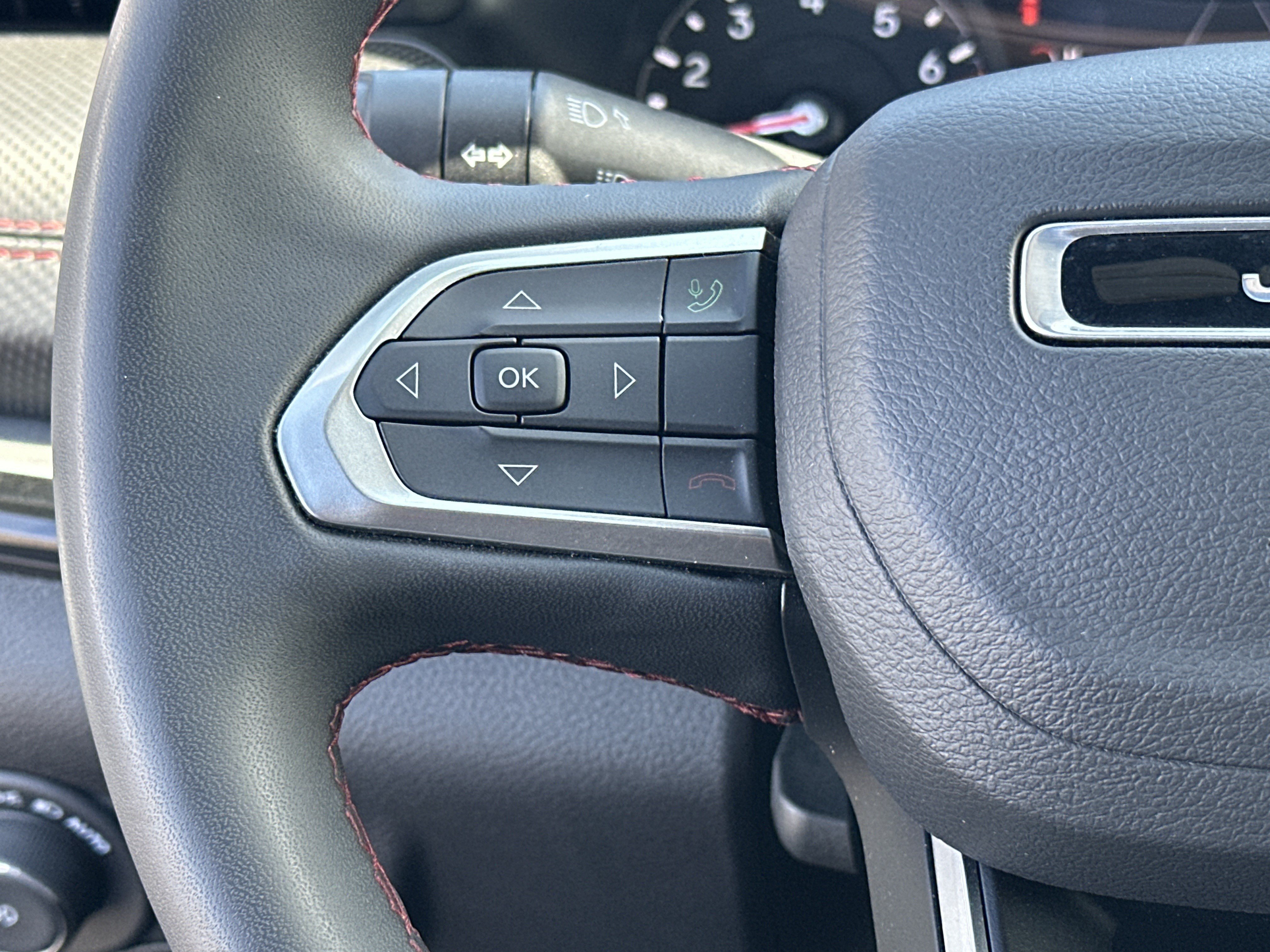 Used 2025 Jeep Compass Trailhawk AWD/4WD image 19