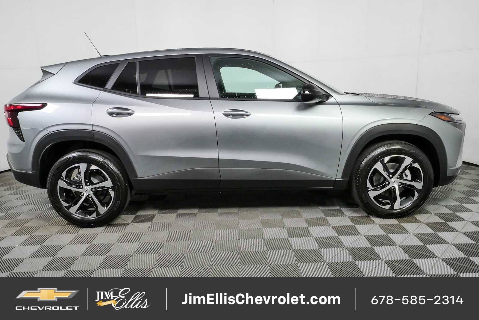 New 2026 Chevrolet Trax RS w/ Sunroof Package FWD image 2