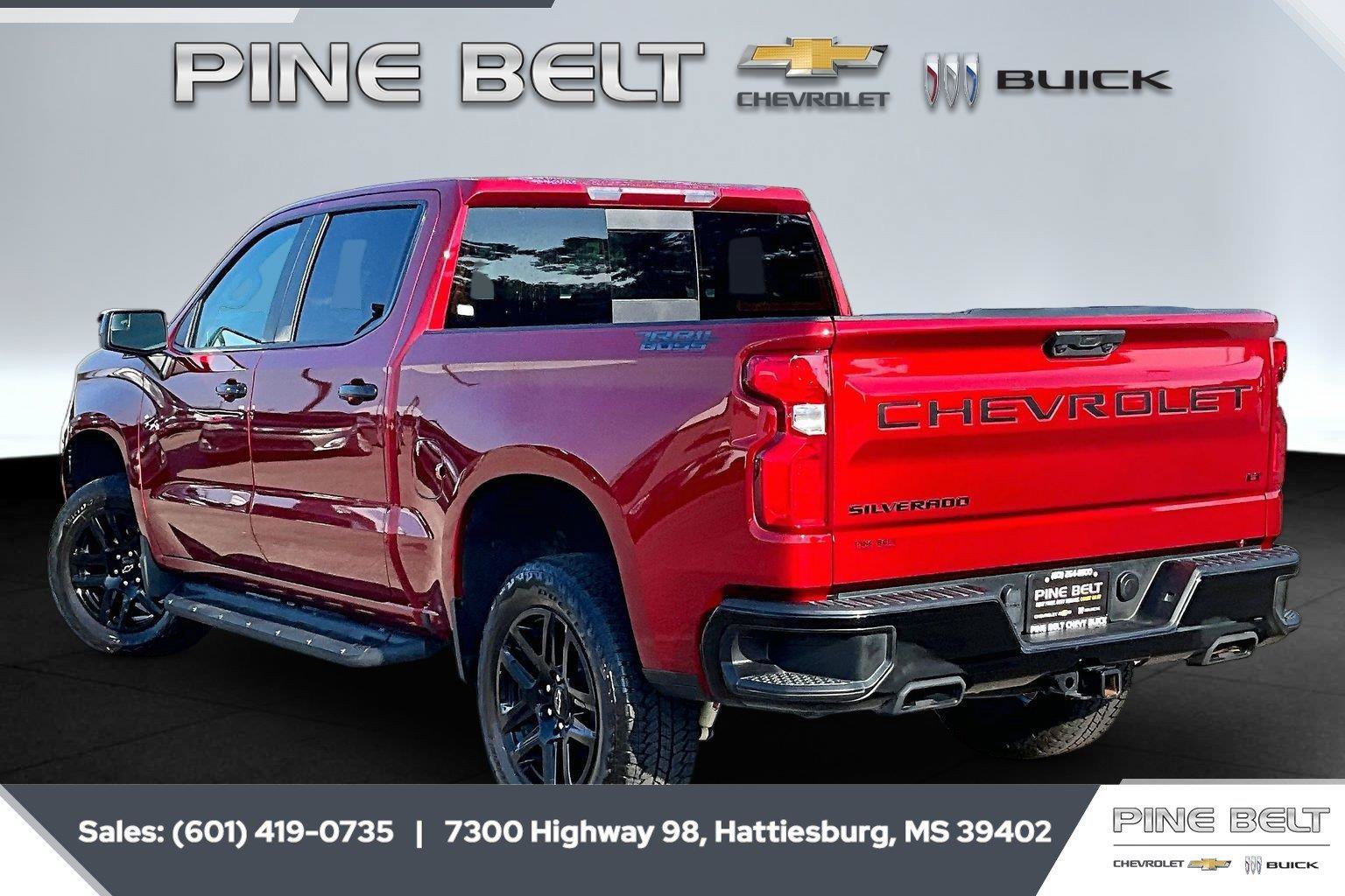 Used 2025 Chevrolet Silverado 1500 LT Trail Boss w/ Convenience Package II AWD/4WD image 2