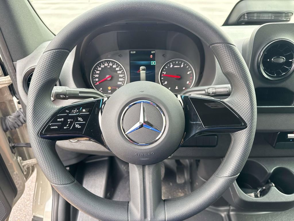 New 2025 Mercedes-Benz Sprinter 2500 image 10