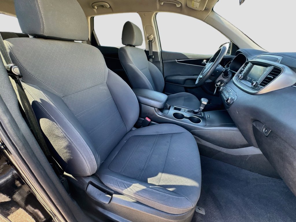 Used 2019 Kia Sorento L FWD image 32
