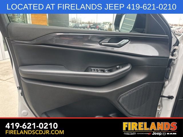 Used 2023 Jeep Grand Cherokee Altitude image 20