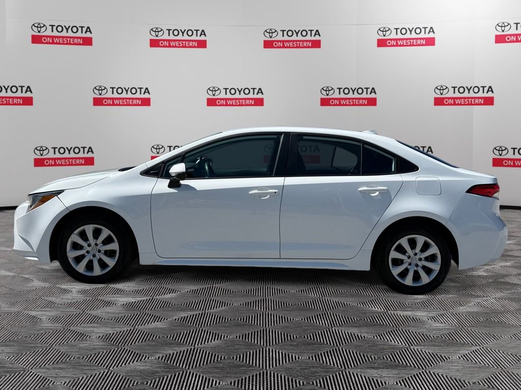 Used 2022 Toyota Corolla LE image 6