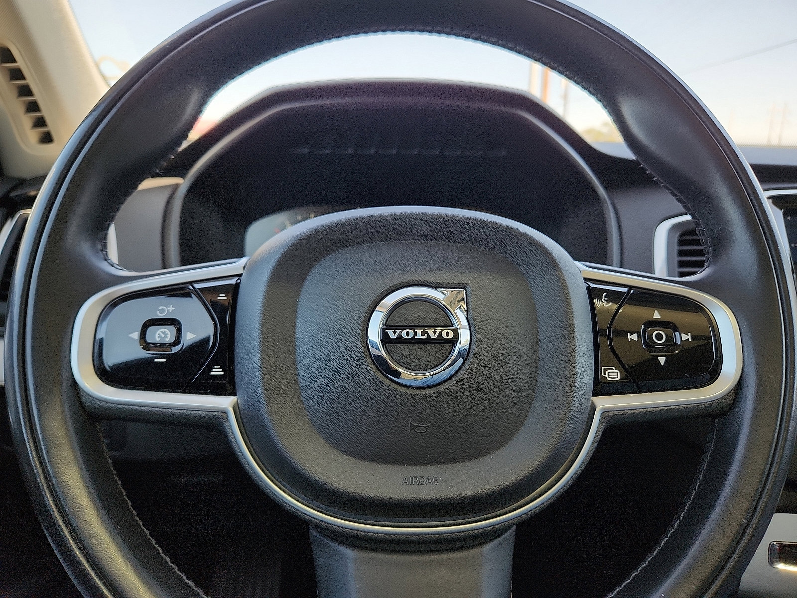 Used 2018 Volvo XC90 T5 Momentum w/ Convenience Package FWD image 19
